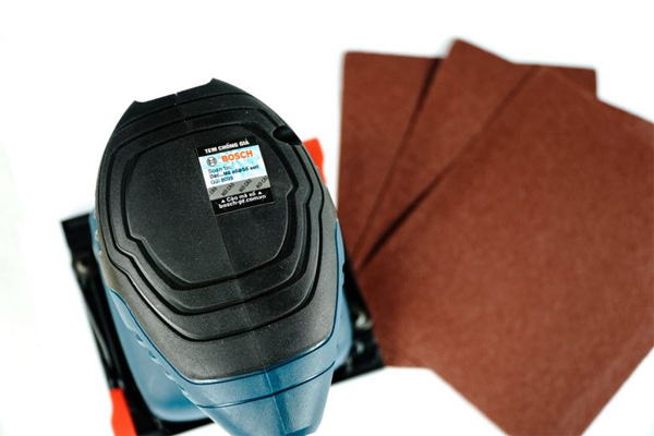 Máy chà nhám Bosch GSS 140