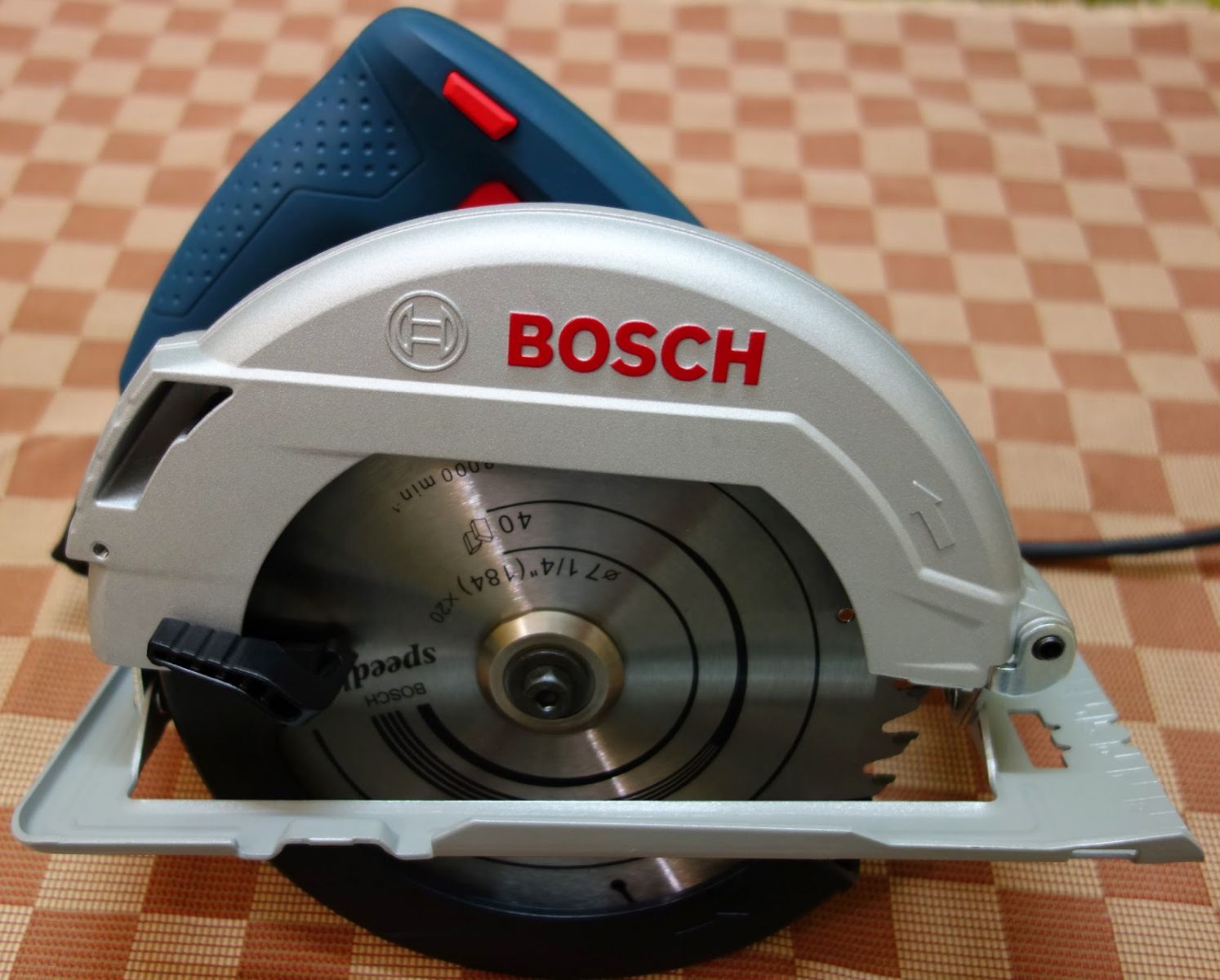 Máy cưa đĩa Bosch GKS 7000